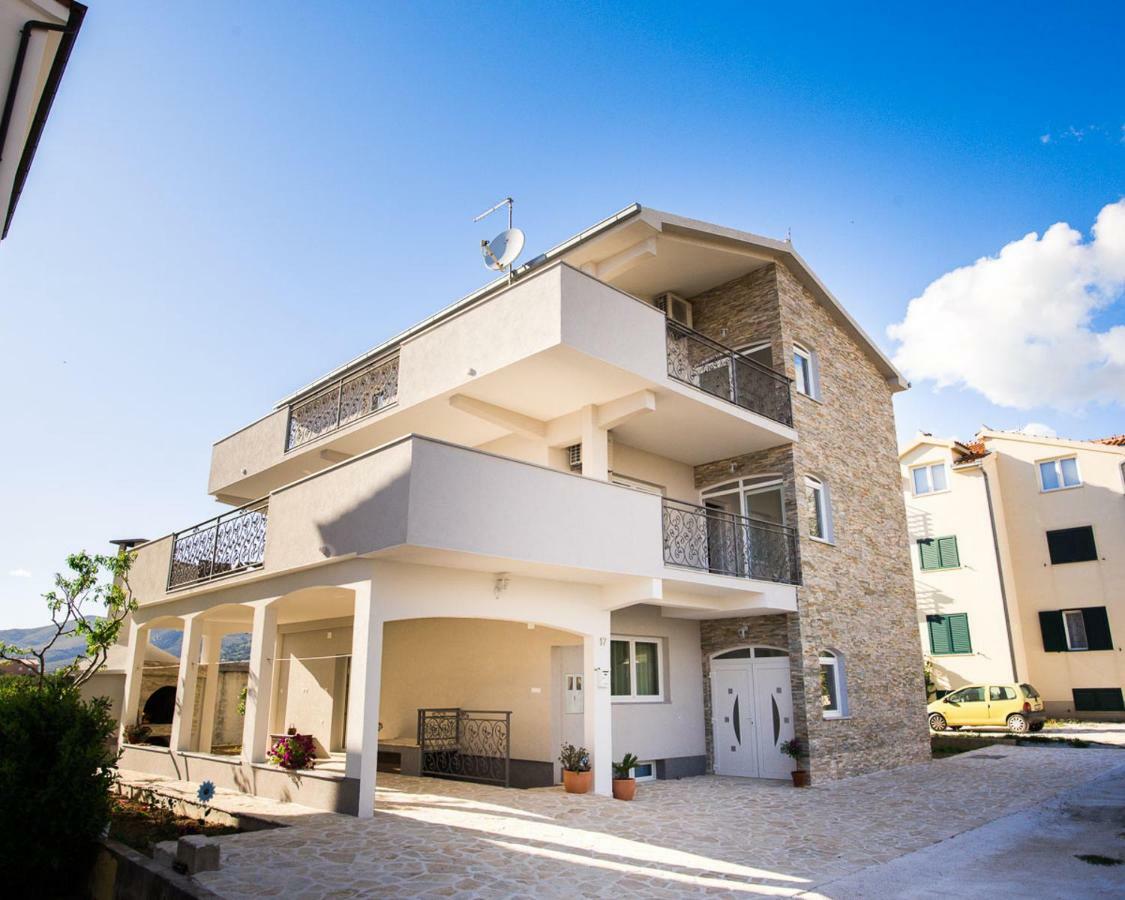 Apartments Cambio Kaštela المظهر الخارجي الصورة